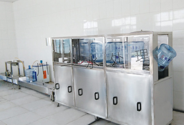 150桶/h 全自動灌裝機（沖洗、灌裝、封蓋功能于一體）